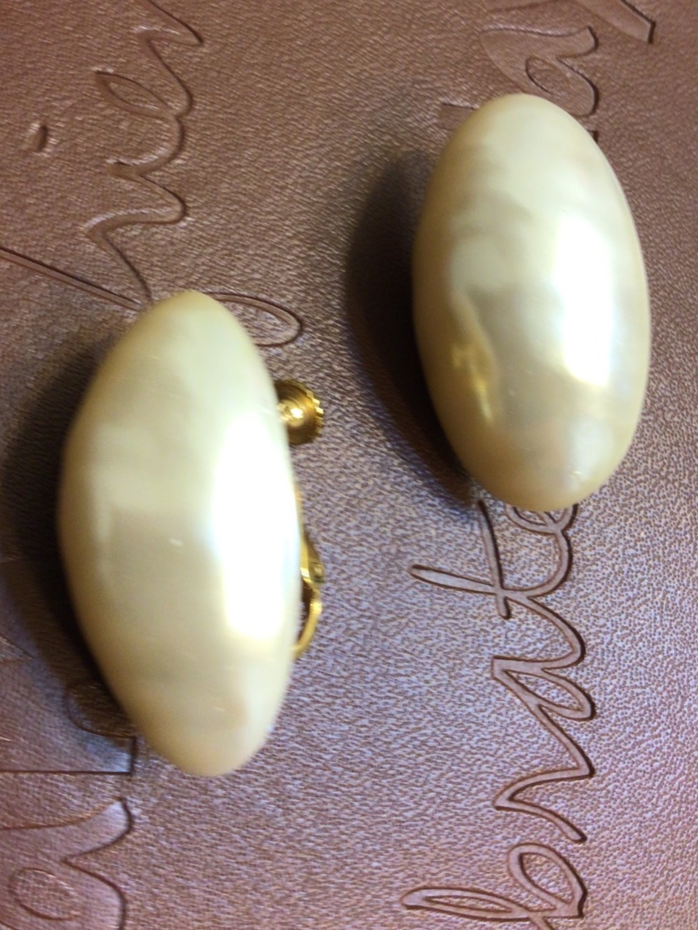 Vintage Cream-colored Acrylic/Lucite Faux Pearl Oval Screw Back Clip-on Earrings